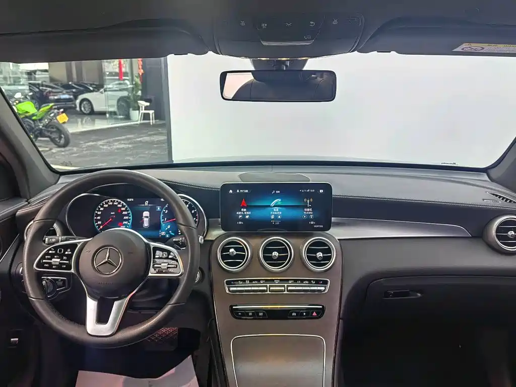 MERCEDES-BENZ GLC