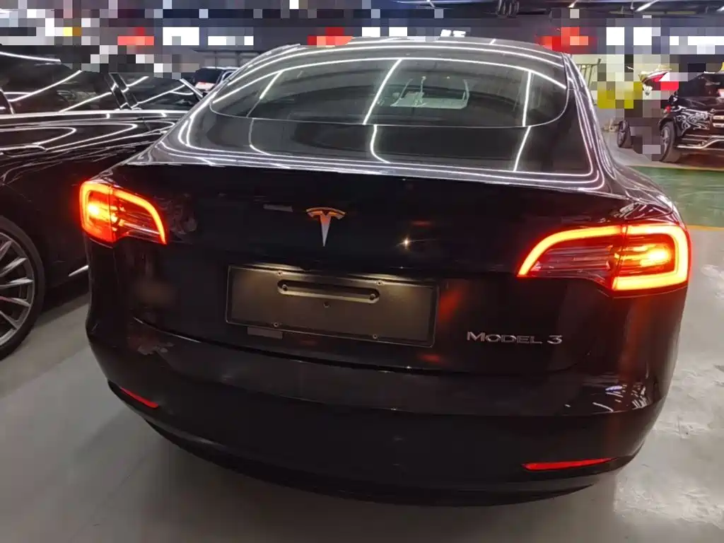 Tesla Model 3 — миниатюра 6