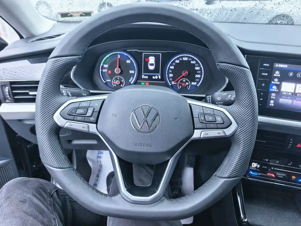 Volkswagen Passat PHEV — миниатюра 6