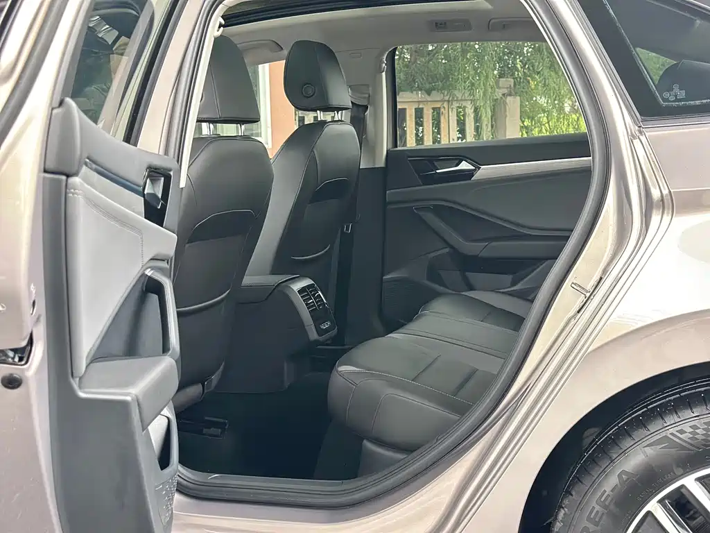 Volkswagen Sagitar — миниатюра 6