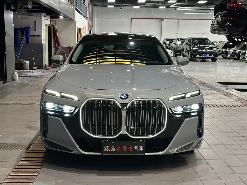 BMW 7 Series — миниатюра 2