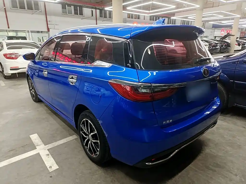 BYD MAX — миниатюра 5
