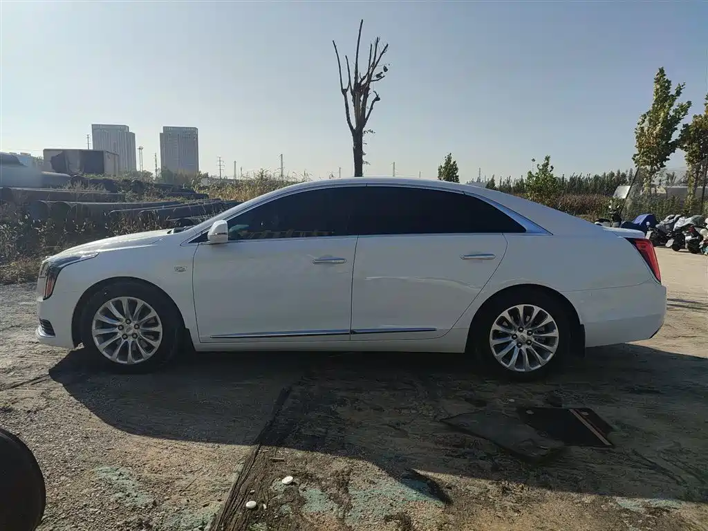 CADILLAC XTS