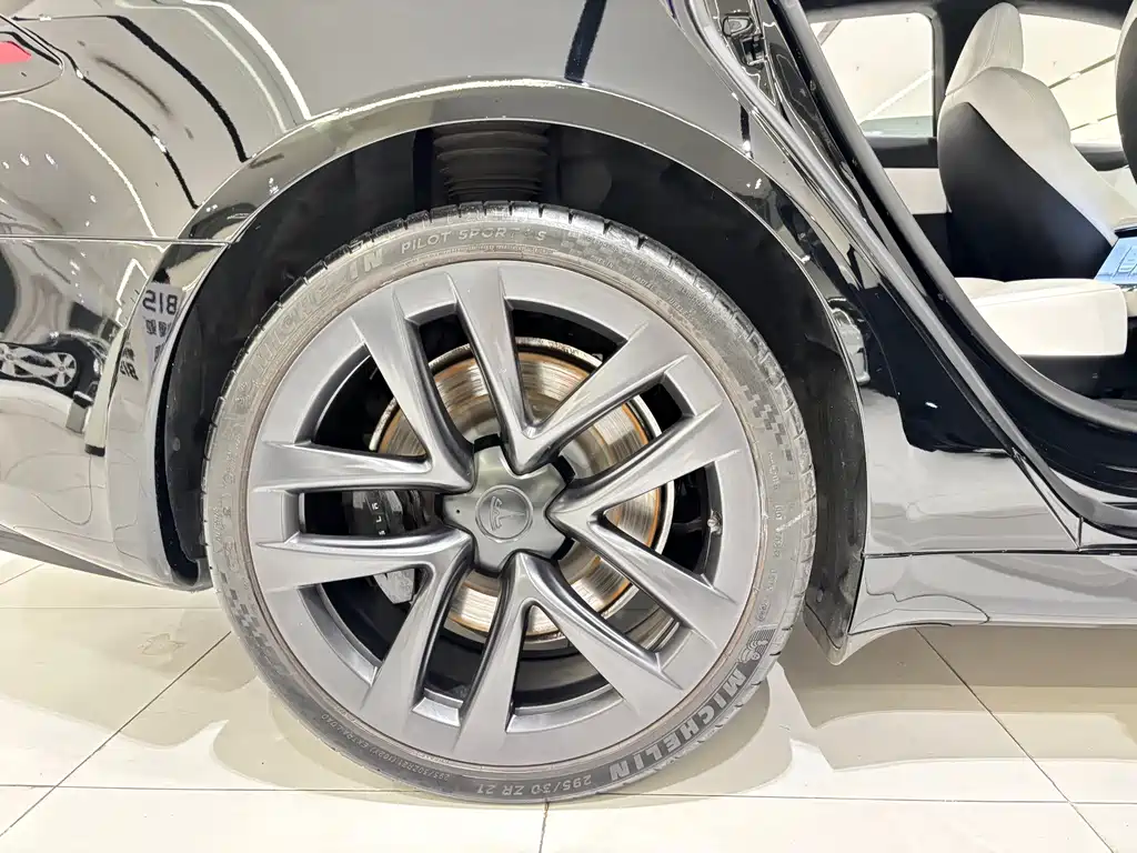 Tesla Model S — миниатюра 22