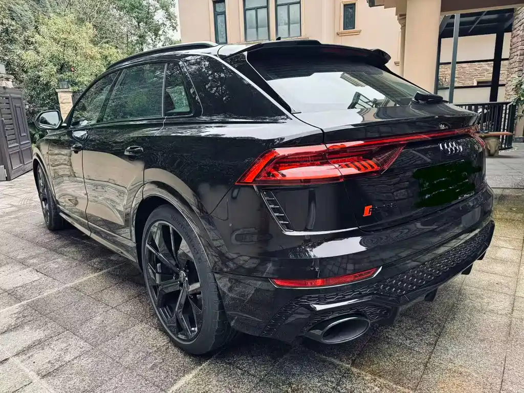 AUDI RS Q8