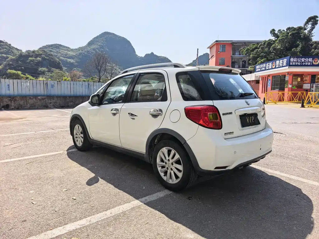 Suzuki SX4 — миниатюра 7
