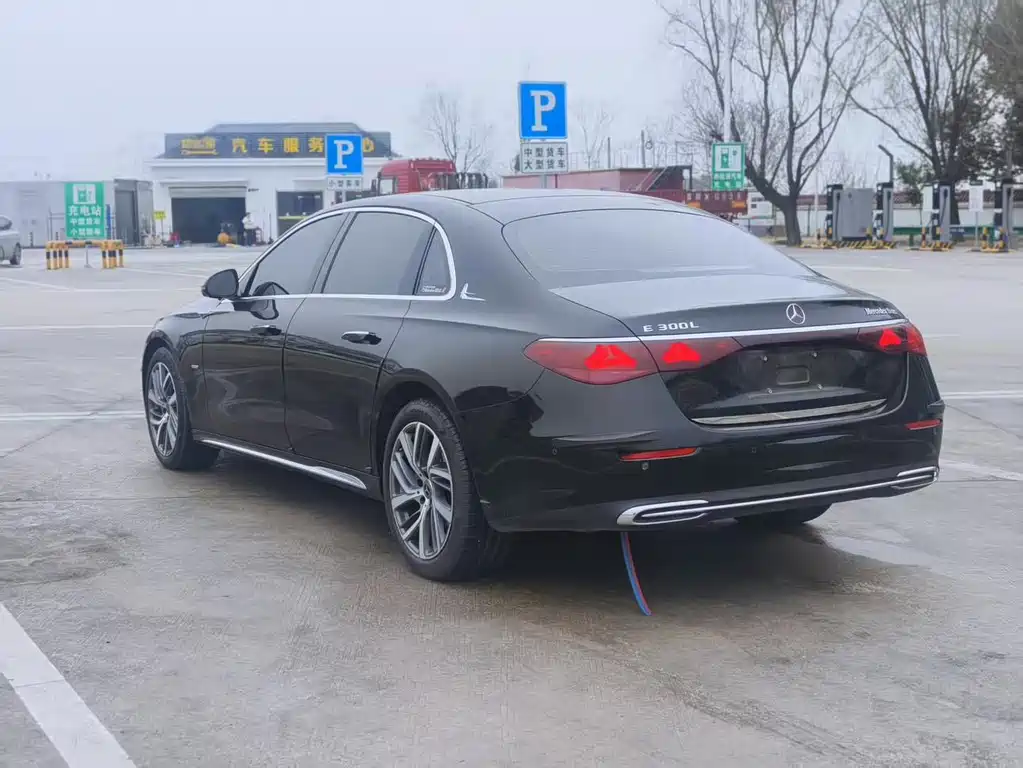 MERCEDES-BENZ E CLASS