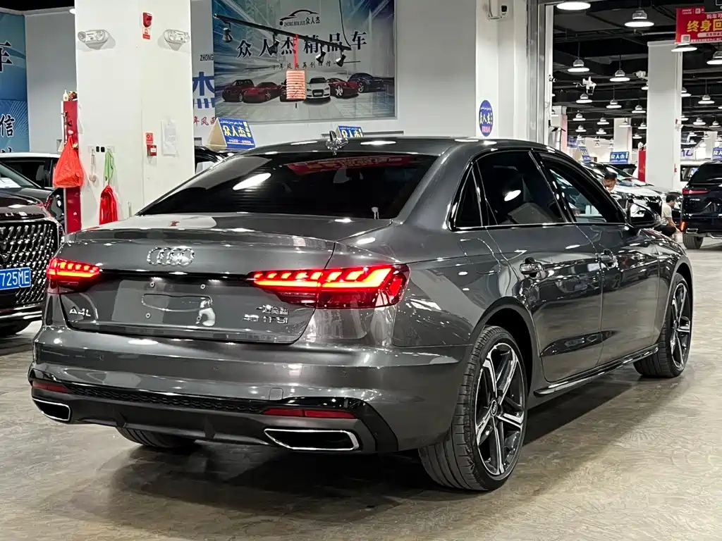 Audi A4L - фото 5
