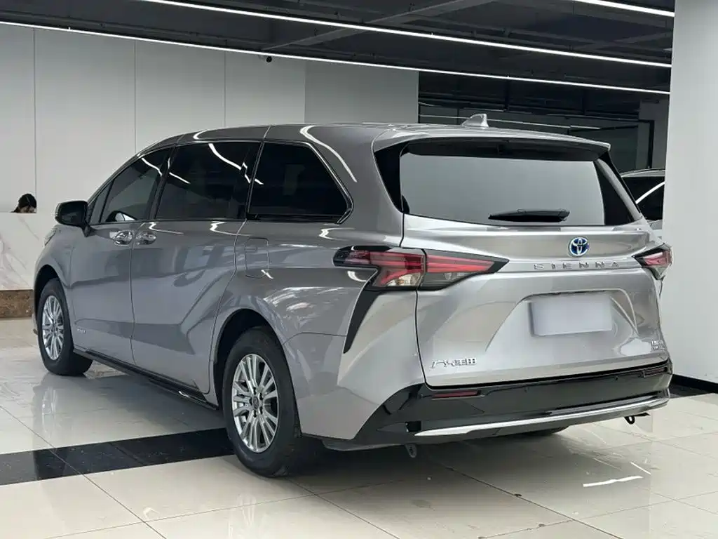 Toyota Sienna — миниатюра 9