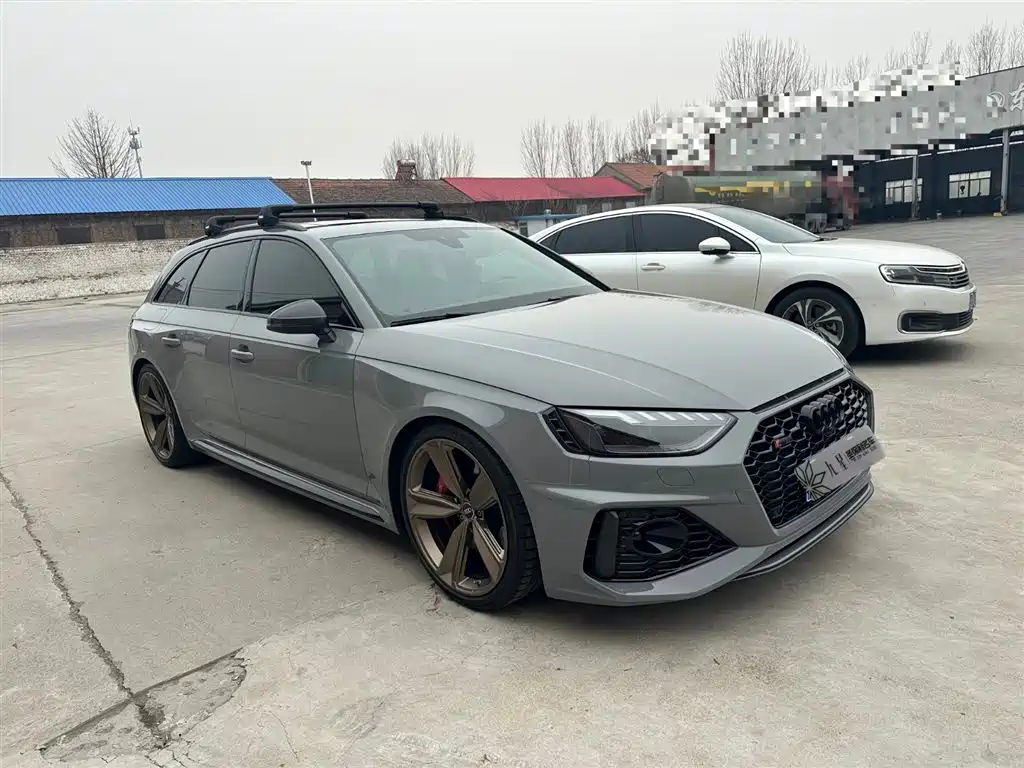 AUDI RS 4