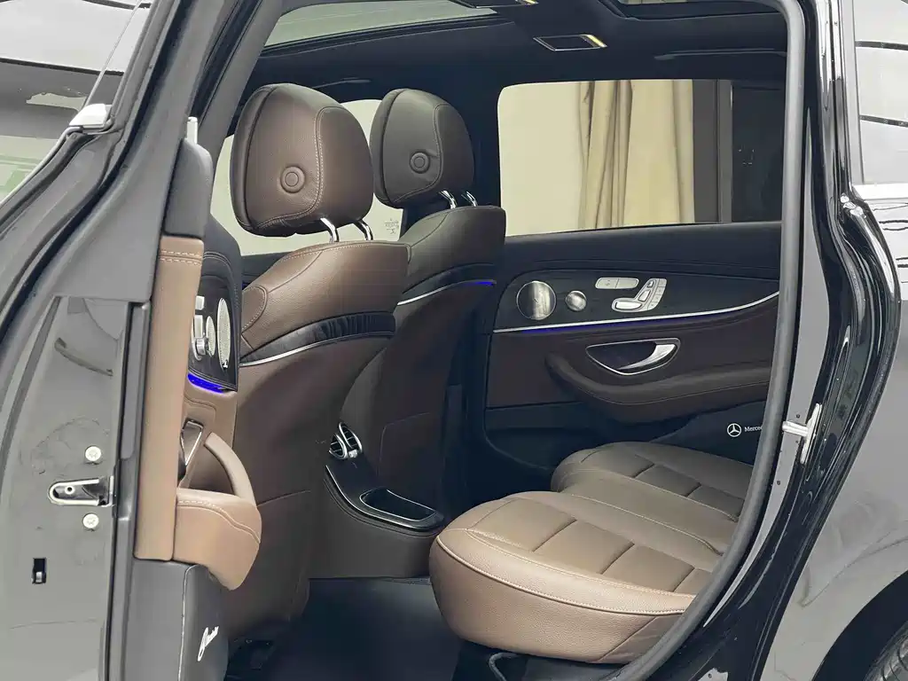 Mercedes-Benz E-Class — миниатюра 11