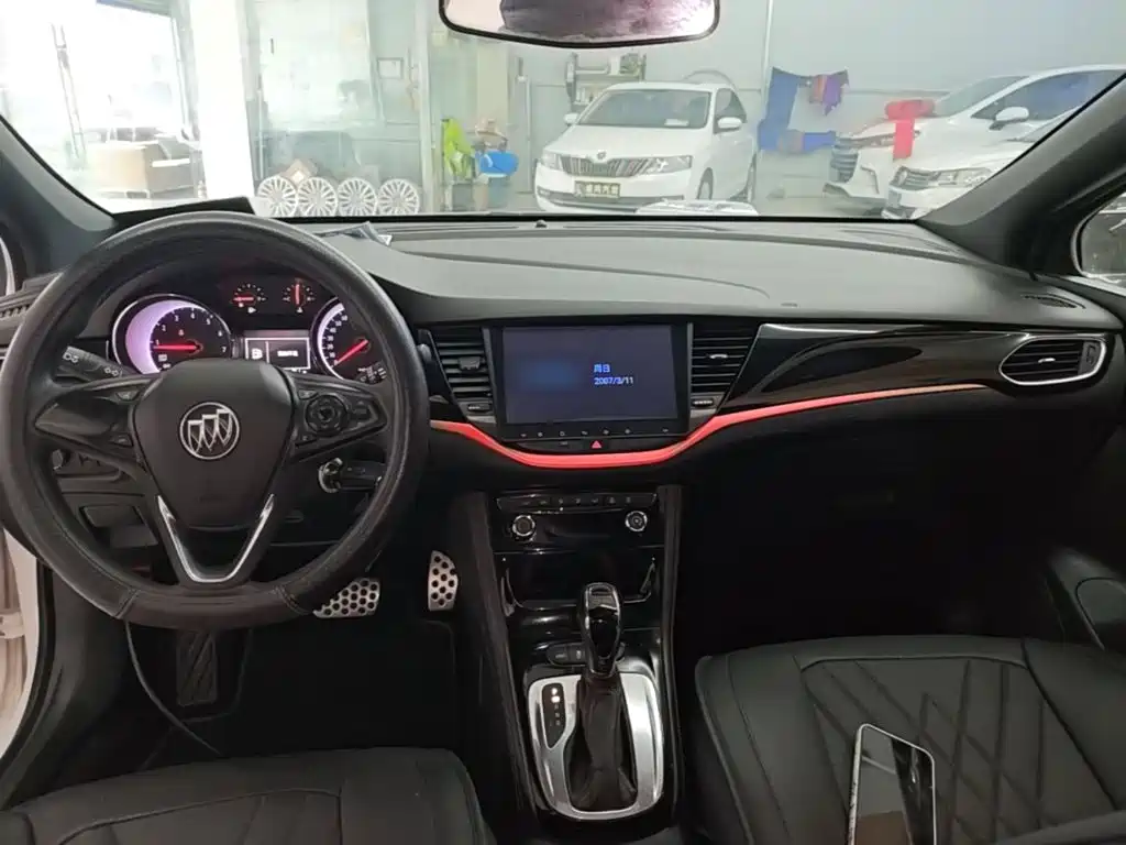 Buick Verano — миниатюра 10