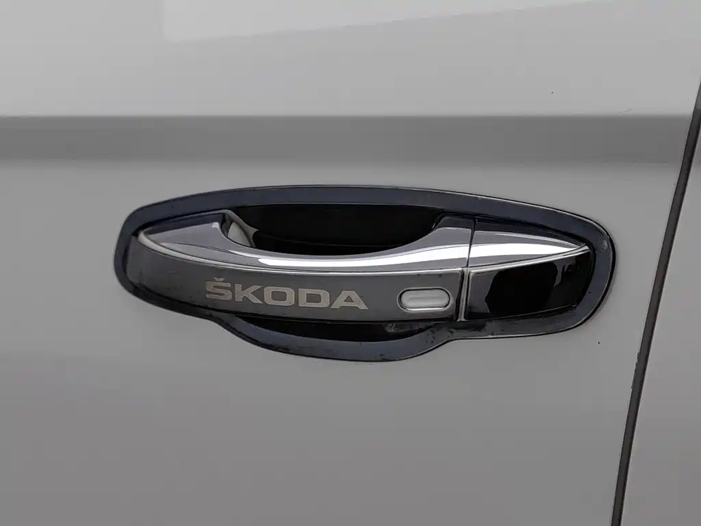 Skoda Karoq — миниатюра 18