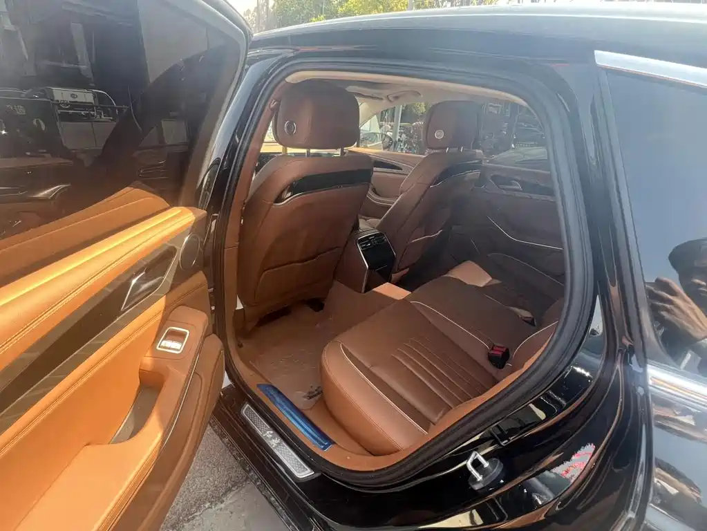 Hongqi H9 2022 2.0T