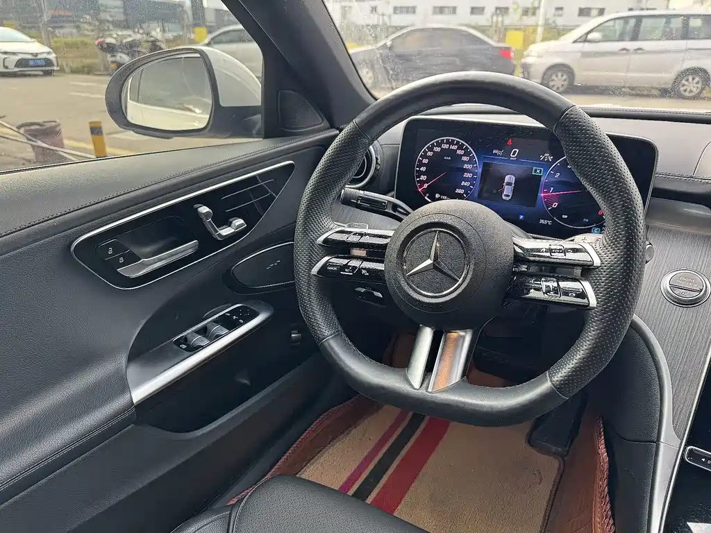 Mercedes-Benz C-Class — миниатюра 12