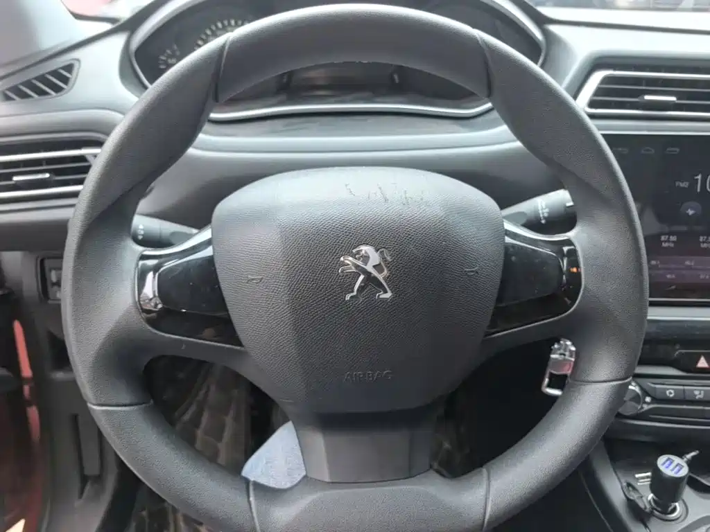 Peugeot 308 — миниатюра 11