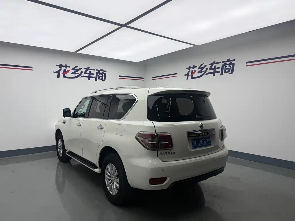 Nissan Patrol — миниатюра 6
