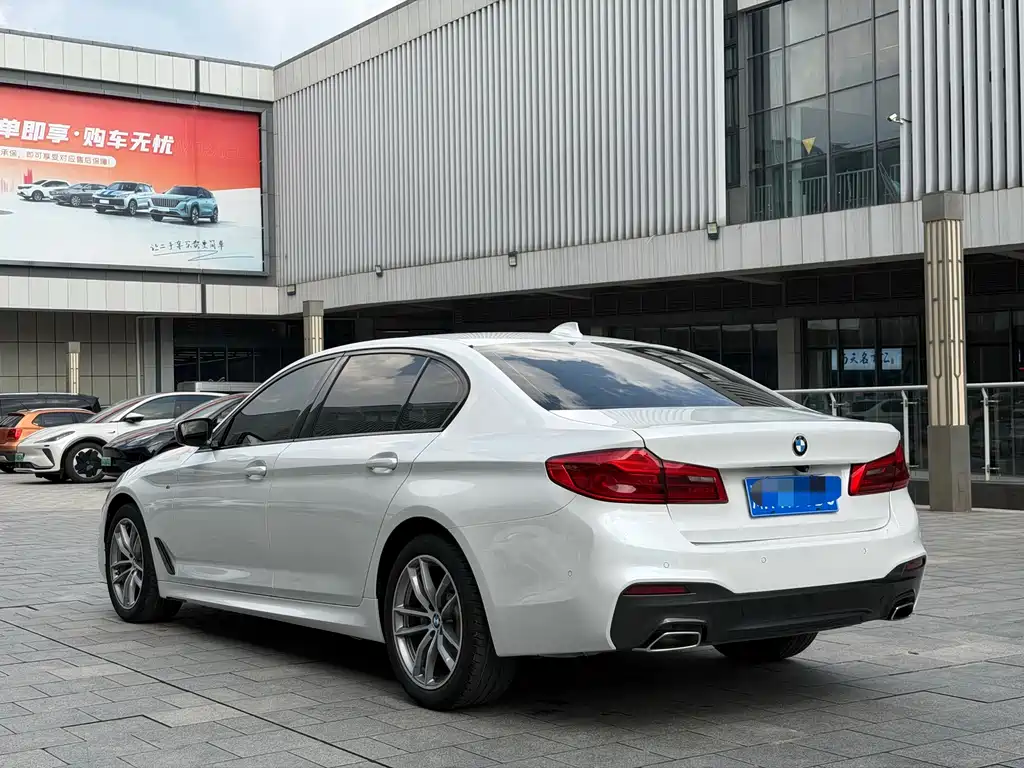 BMW 5 Series — миниатюра 4