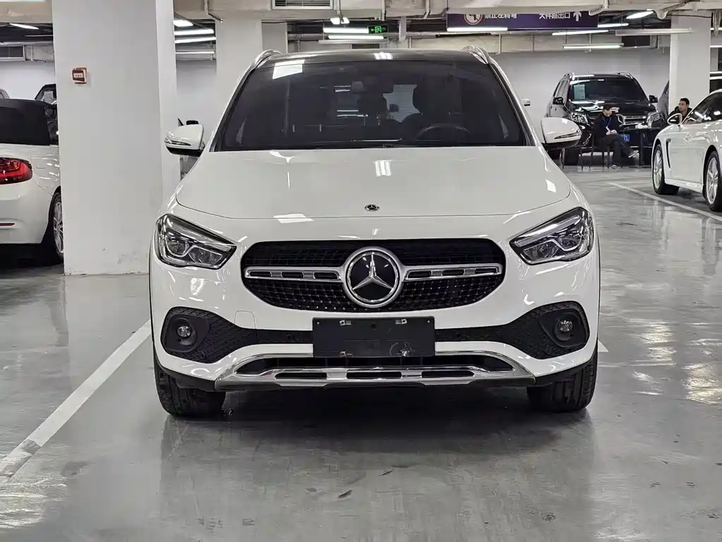 MERCEDES-BENZ GLA