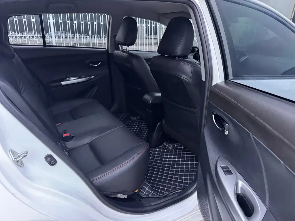 Toyota Yaris L — миниатюра 13