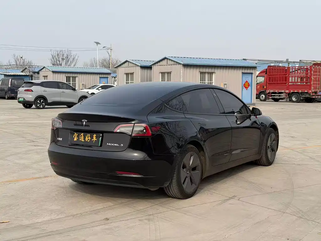 TESLA MODEL 3