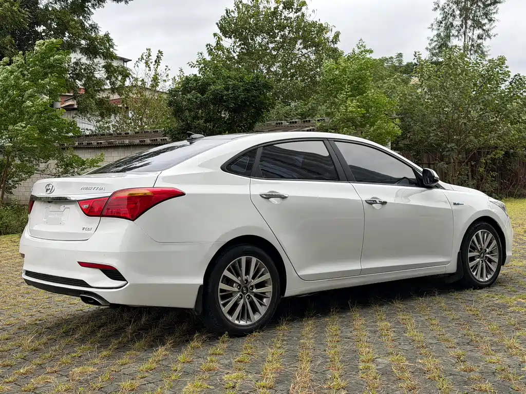 Hyundai Mistra — миниатюра 4