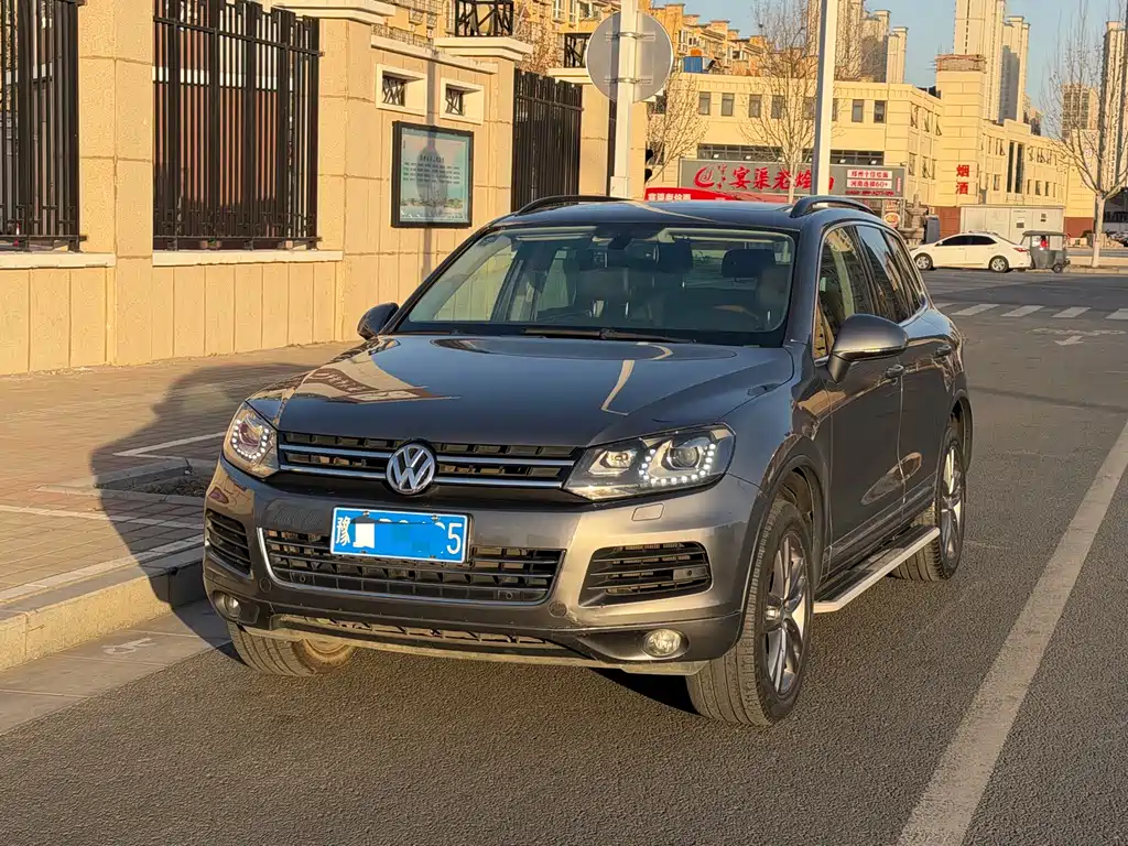 VOLKSWAGEN TOUAREG