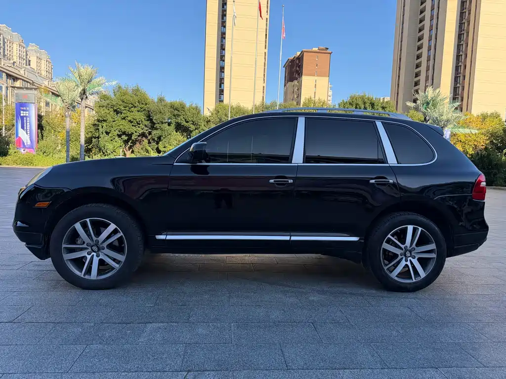 Porsche Cayenne — миниатюра 3