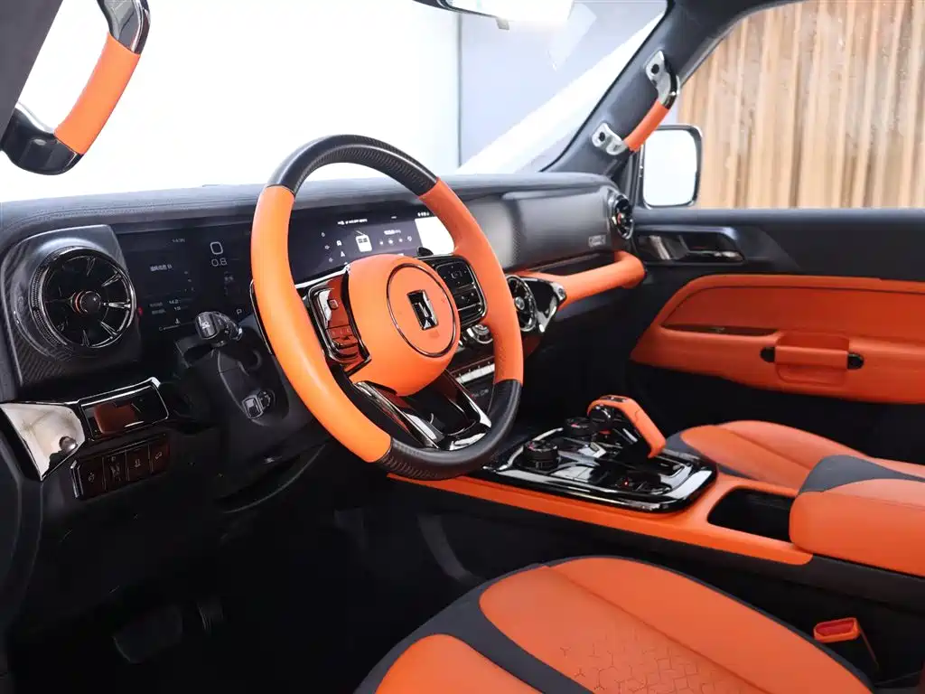 TANK CO CREATION TANK 300