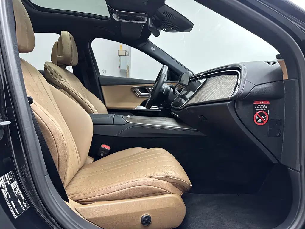 Mercedes-Benz E-Class — миниатюра 13