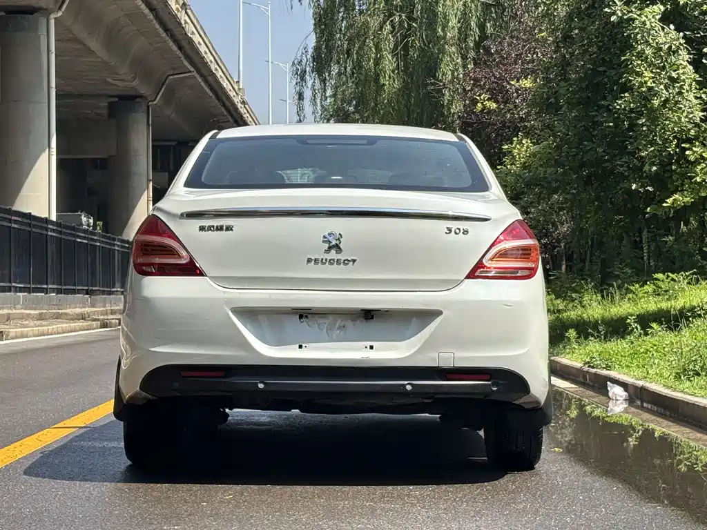 Peugeot 308 2014 1.6L MT