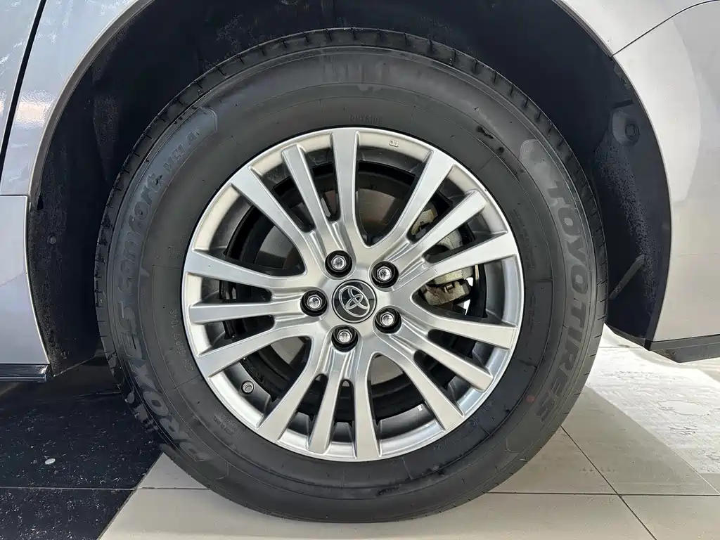 Toyota Sienna — миниатюра 18