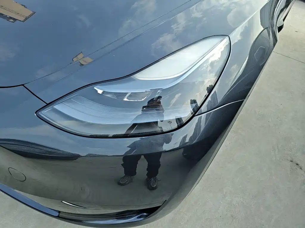 Tesla Model Y — миниатюра 24