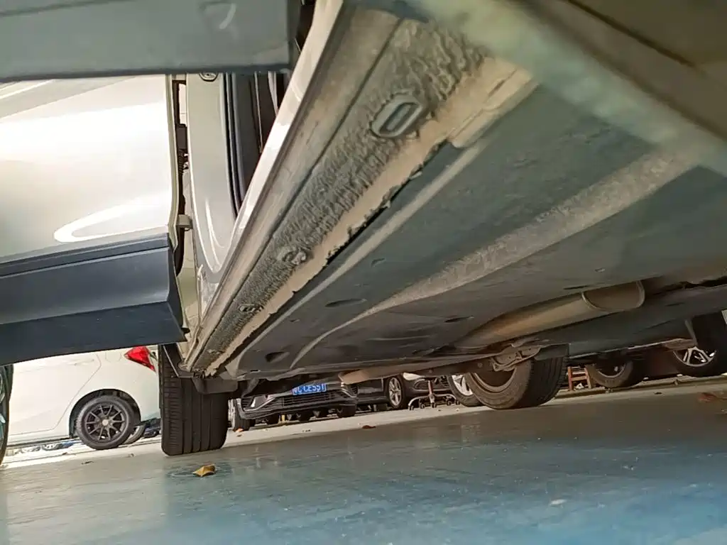 Volkswagen Tiguan L — миниатюра 21