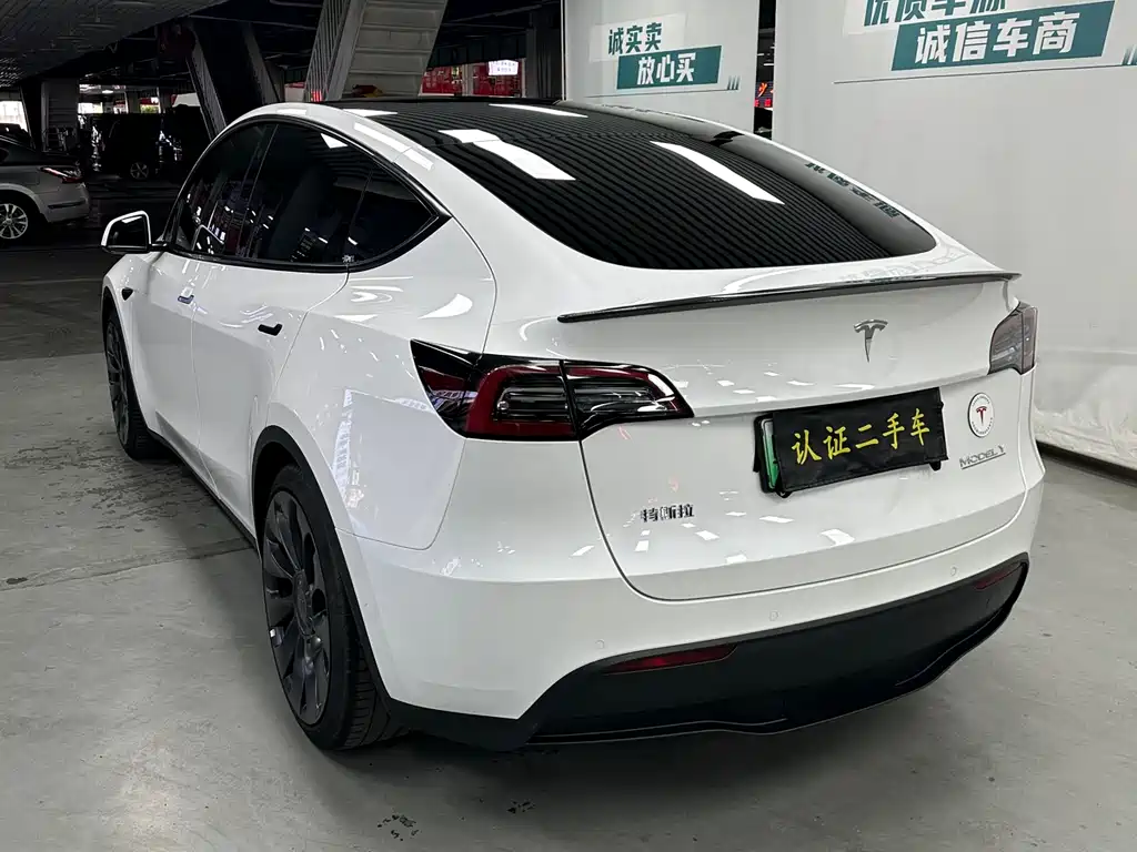 TESLA MODEL Y