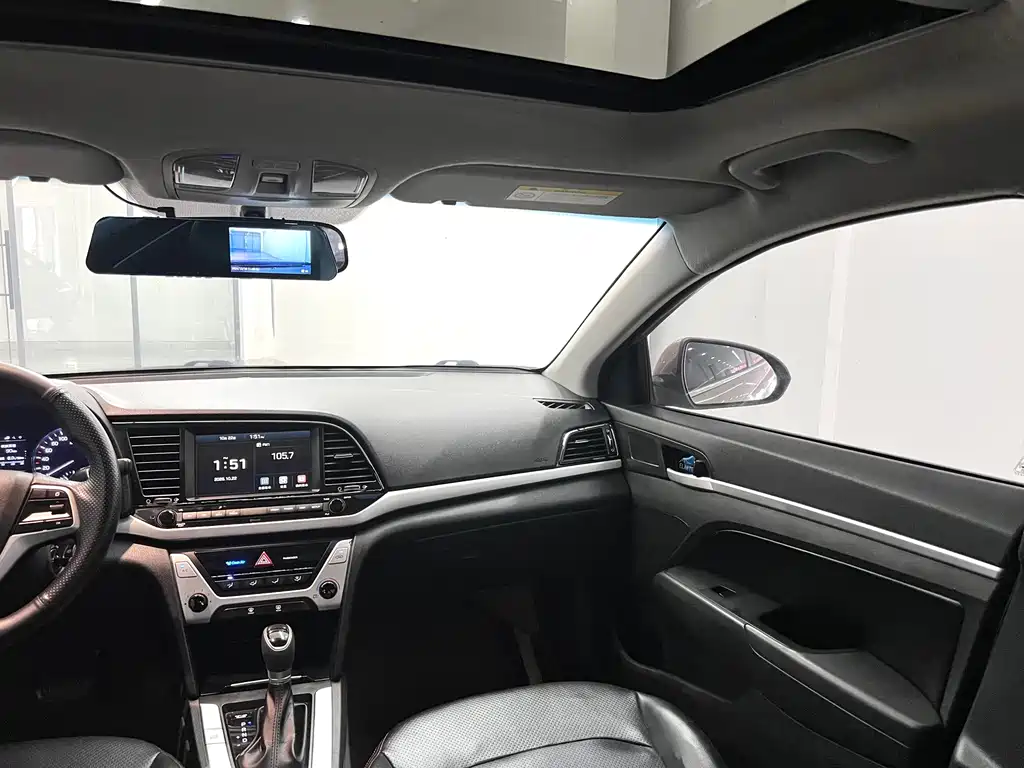 Hyundai Elantra — миниатюра 7