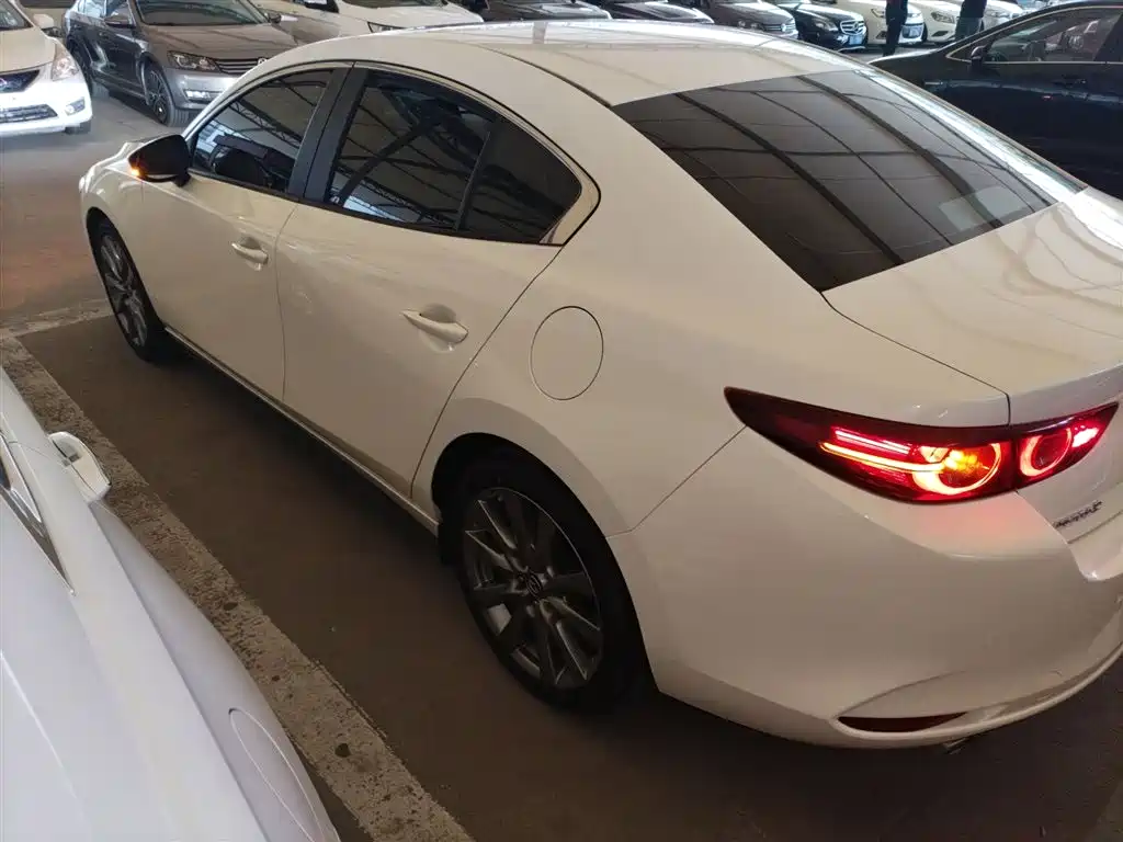 MAZDA  3 ANGKESAILA
