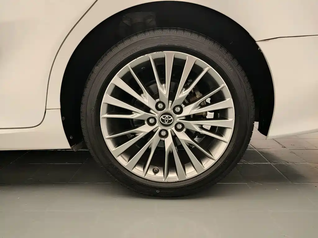 Toyota Camry — миниатюра 16