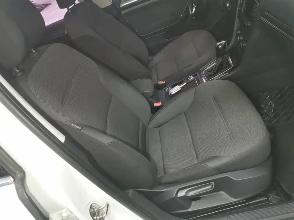 Volkswagen Golf — миниатюра 25