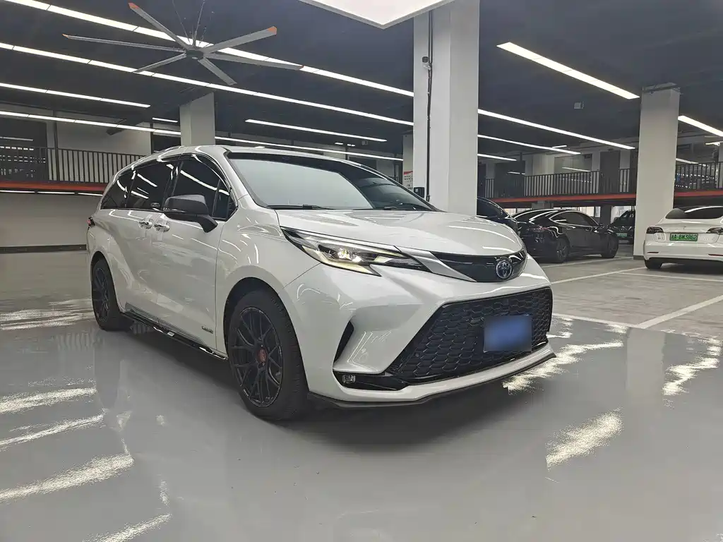 Toyota Sienna — миниатюра 3