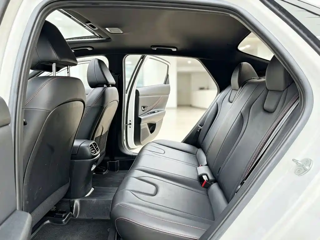 Hyundai Elantra — миниатюра 8