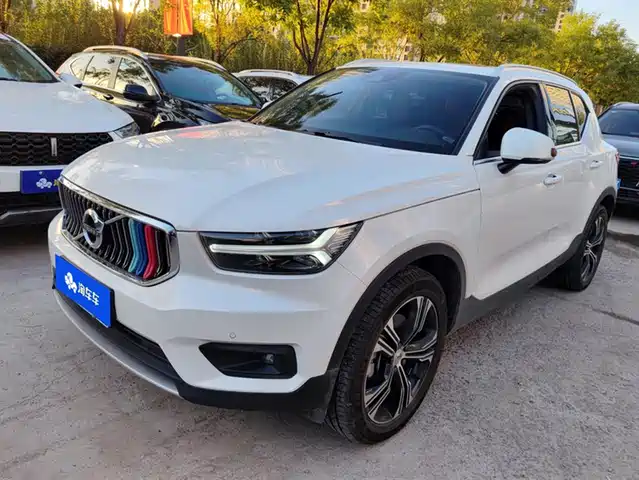 VOLVO  XC40 2020