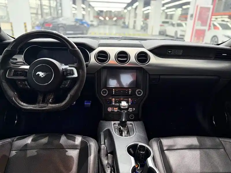 Ford Mustang — миниатюра 8