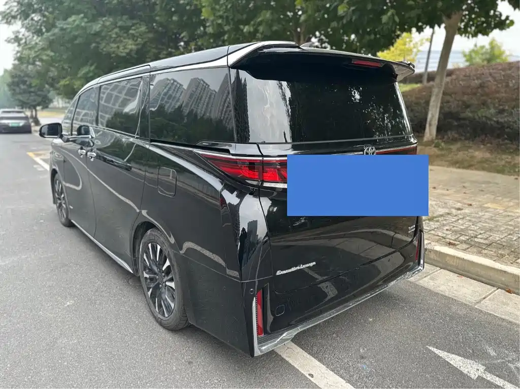 Toyota Vellfire — миниатюра 10