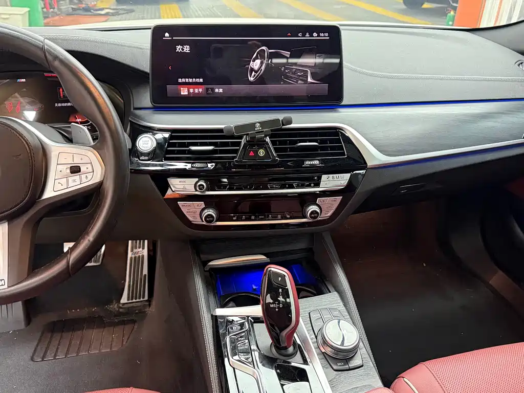 BMW 5 Series — миниатюра 12