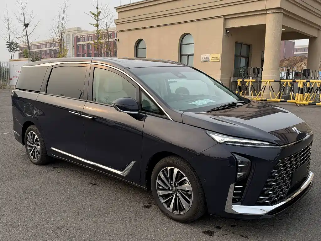 Buick GL8 Hybrid — миниатюра 3