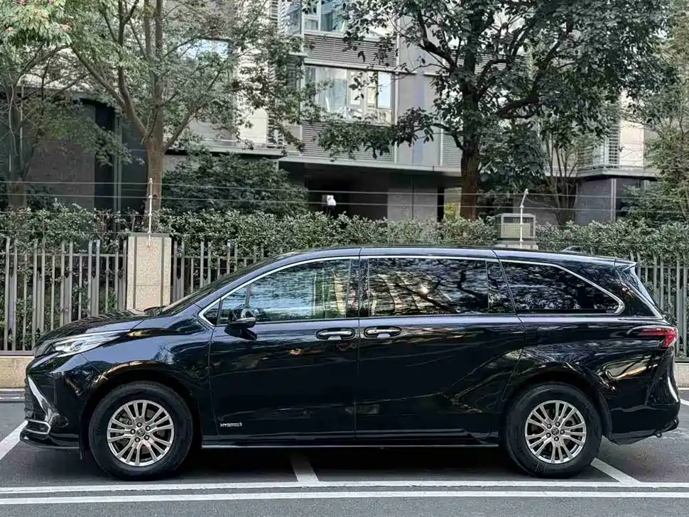 TOYOTA SIENNA