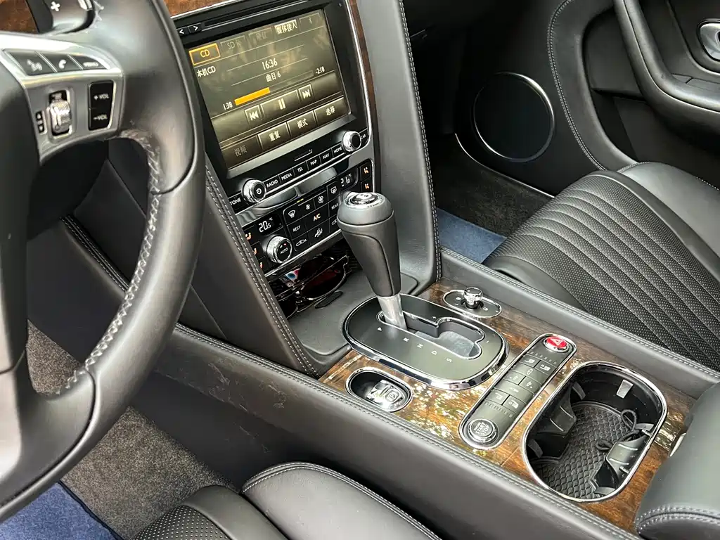 Bentley Continental 4.0T GT V8 Standard Edition, фото 12
