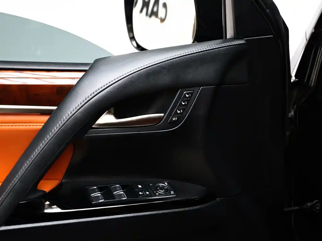 Lexus LX — миниатюра 4