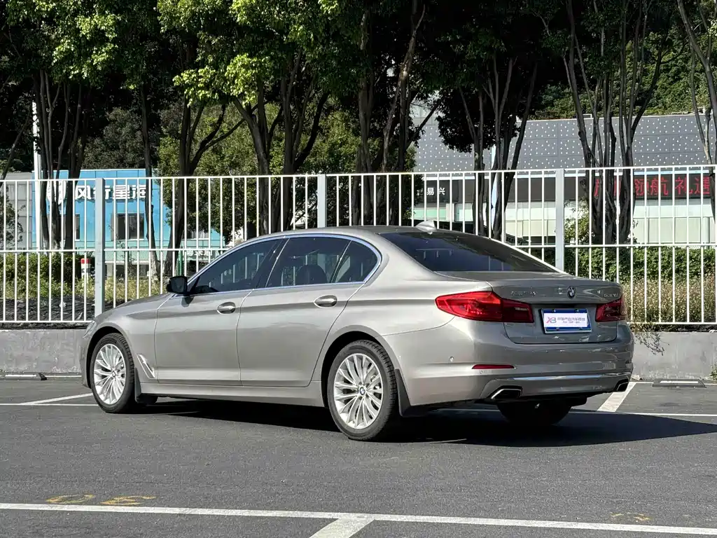 BMW 5 Series — миниатюра 4
